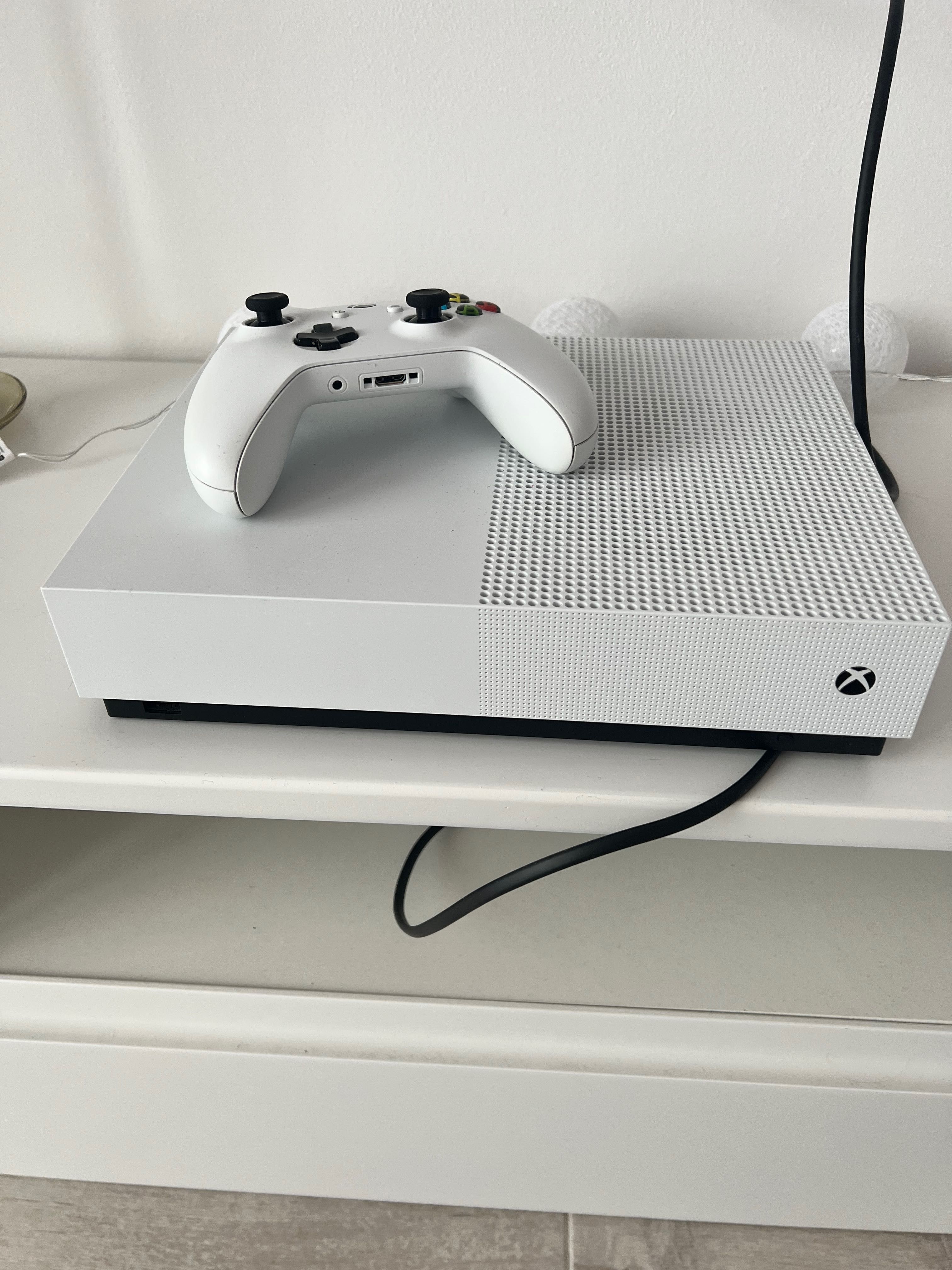 Продам Xbox One S