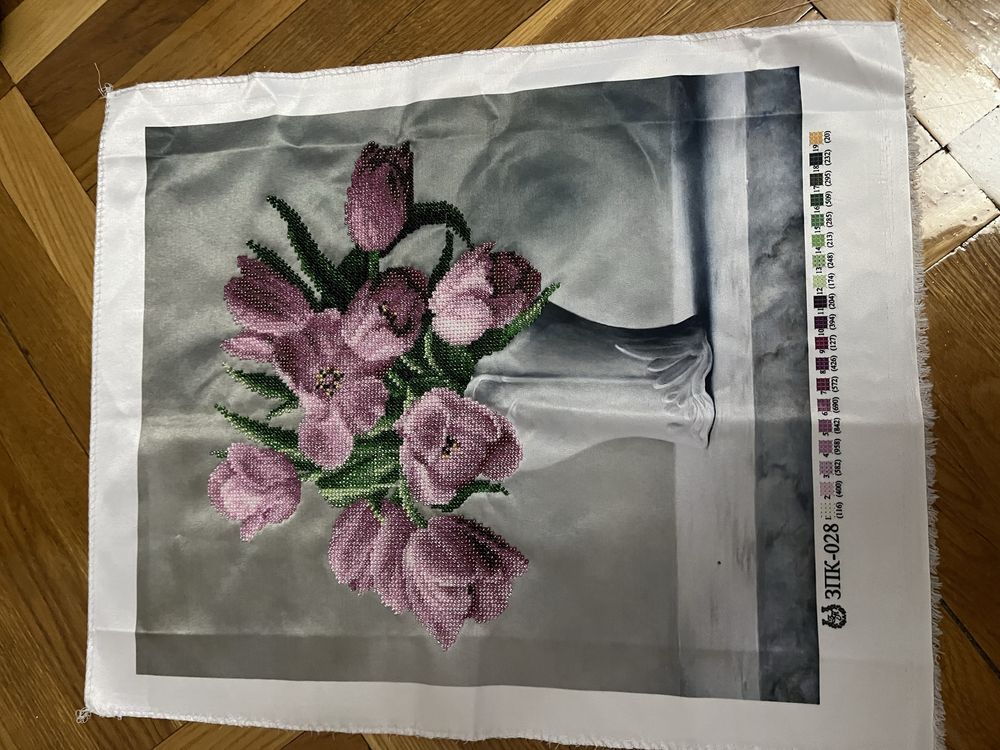 Картина вишита бісером Ваза з тюльпанами