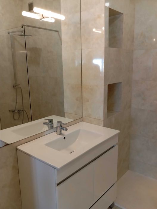 T2 Remodelado | 73,5m2 | Garagem | Vistas e METRO À PORTA