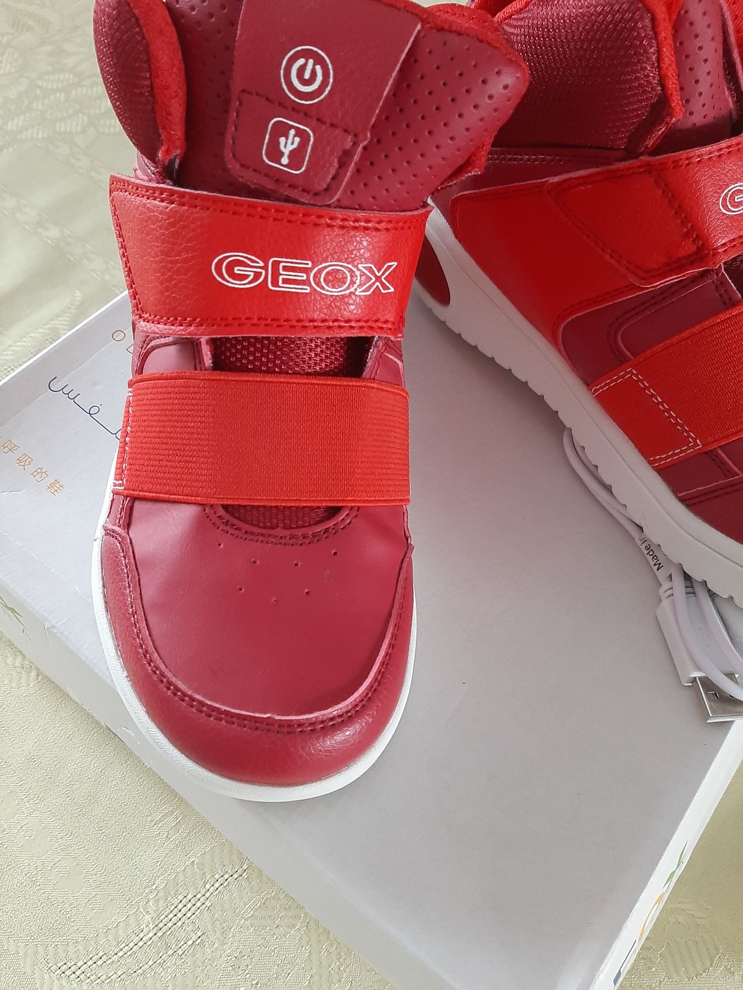 Geox Respira sneakersy 35 Nowy, diody LED