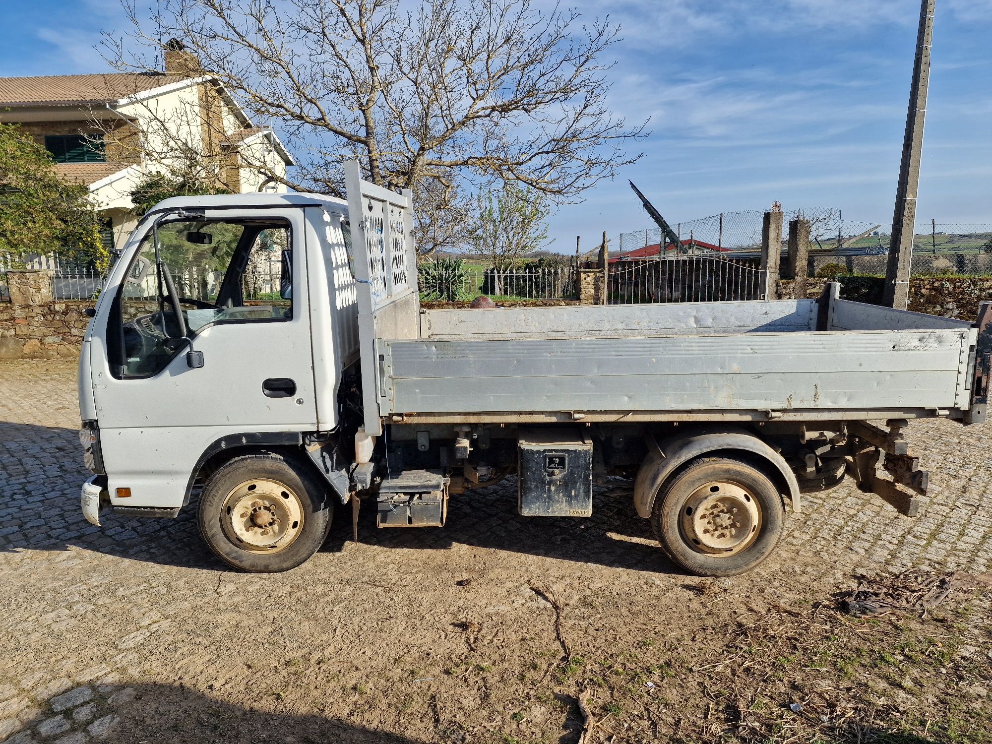 Carrinha ISUZU caixa aberta