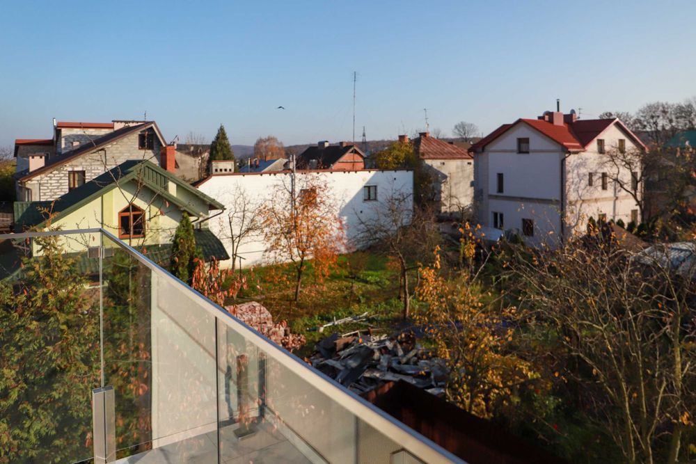 Будинок з сучаним ремонтом та технікою під представництво, офіс