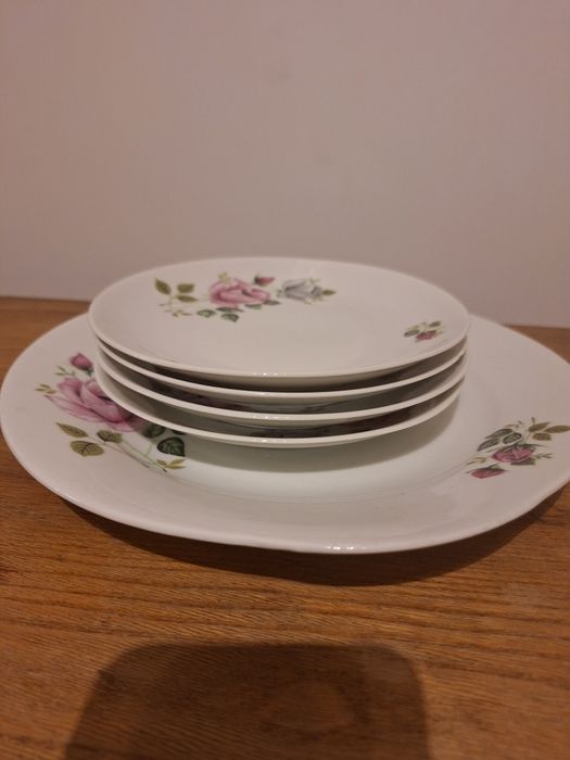 Talerze i półmisek w kwiaty