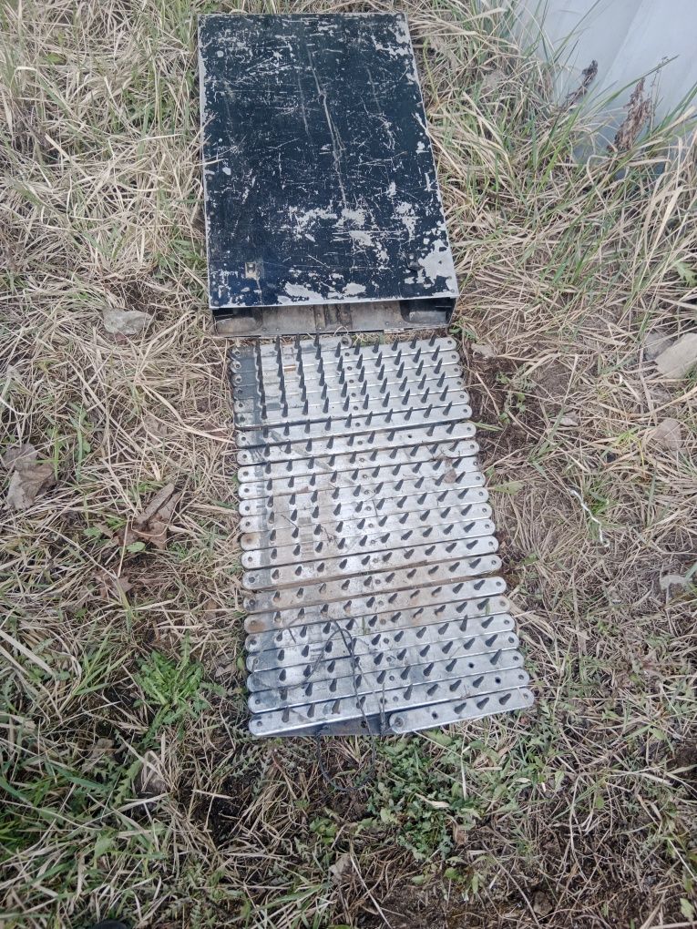 Kolczatka drogowa policyjna.