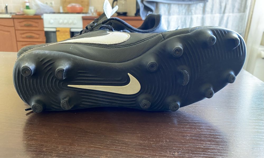 Футбольні копки Nike Majestry FG M