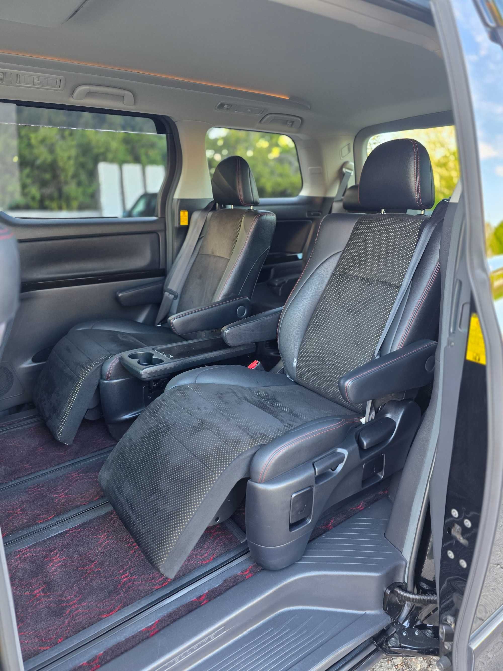 Toyota vellfire Golden Eyes II 2013 2.4 CVT