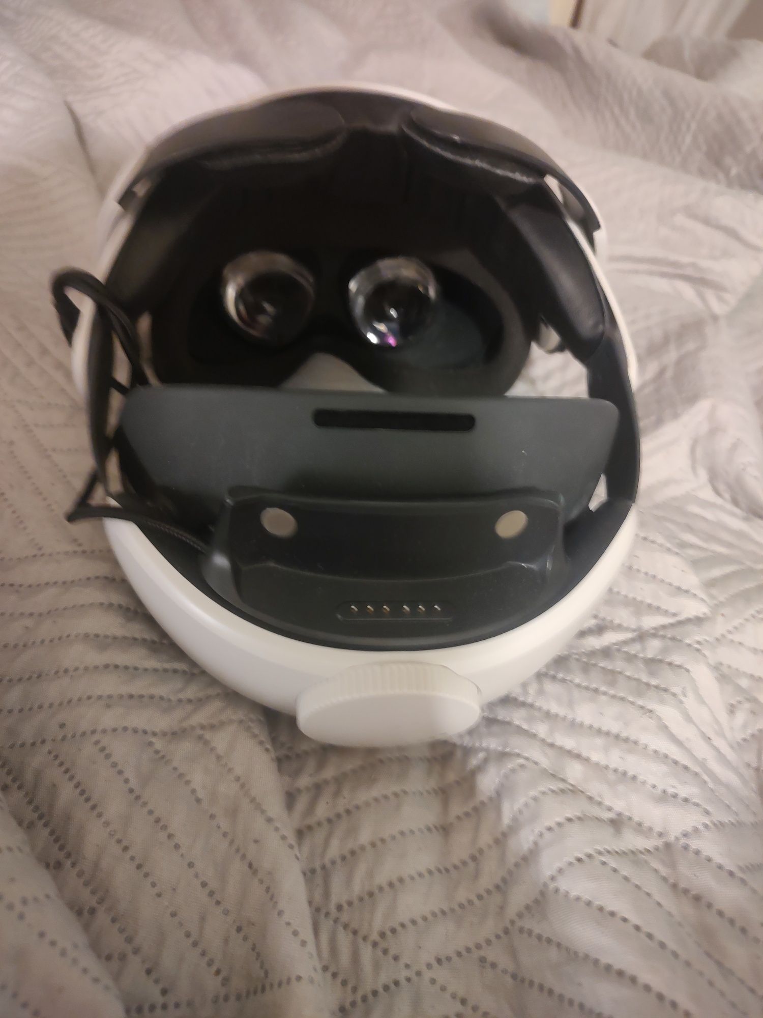 Quest 2 + Bobovr headstrap z powerbankiem
