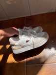 Vou vender tênis femininos Lacoste