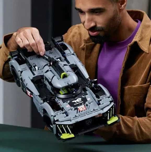 Конструктор PEUGEOT 9x8 з 1775 деталей, схожий на Lego