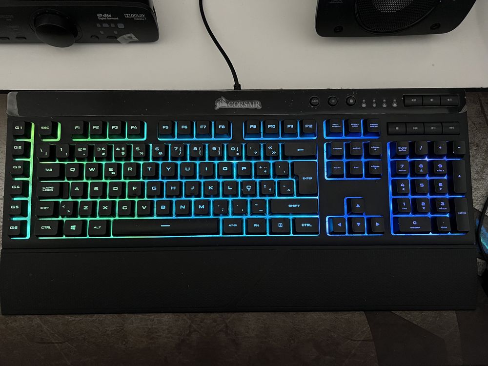 Teclado Corsair K55 RGB