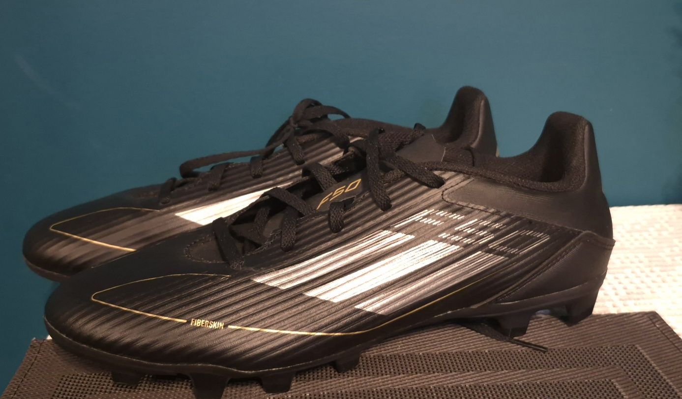 Męskie korki Adidas F50 CLUB FXG IE0614

F50 CLUB FXG IE0614