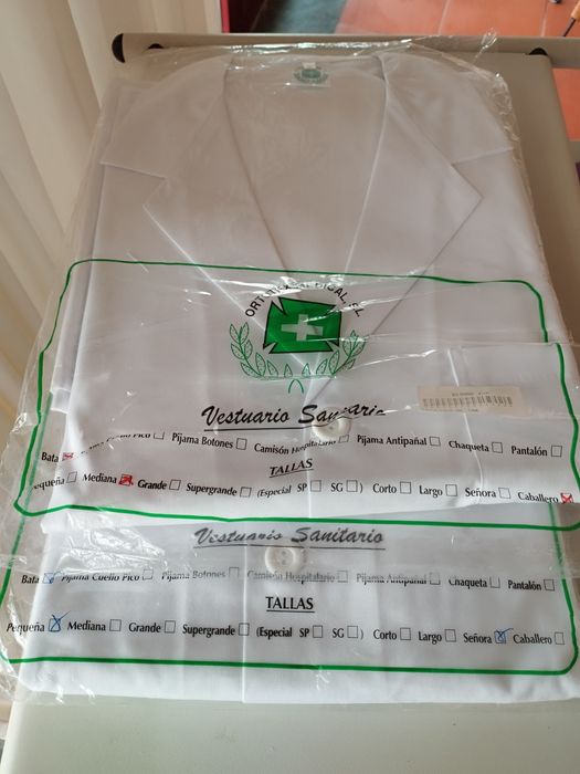 Batas e fardas profissionais de saúde