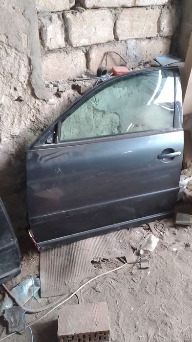 Двері пасажирські і ляда пасат б 5 і комплект дверей від сідана