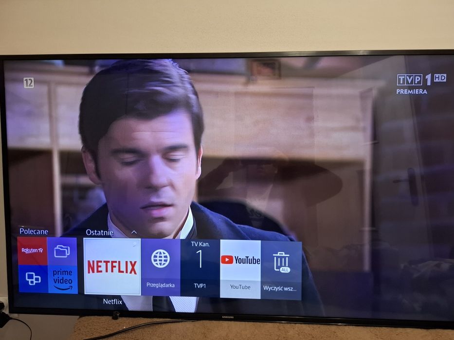 Samsung 55 cali  ultra hd  smart tv żółta  kreska