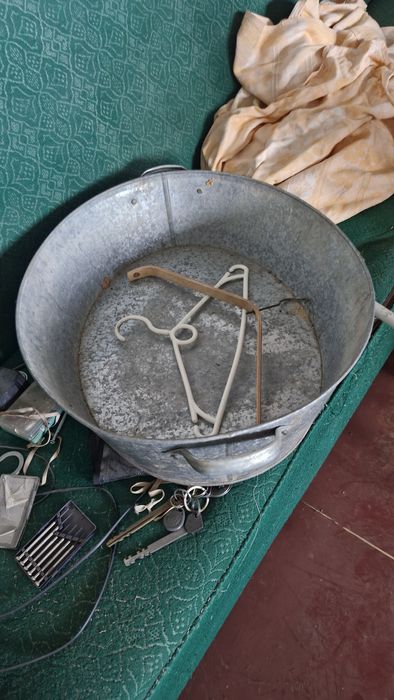 Продаю таз оцинкованный  б.у