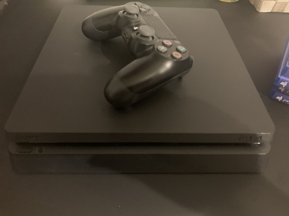 Konsola ps 4 slim 500Gb + gry