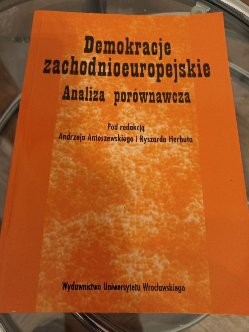 Demokracje zachodnioeuropejskie . Analiza porównawcza .