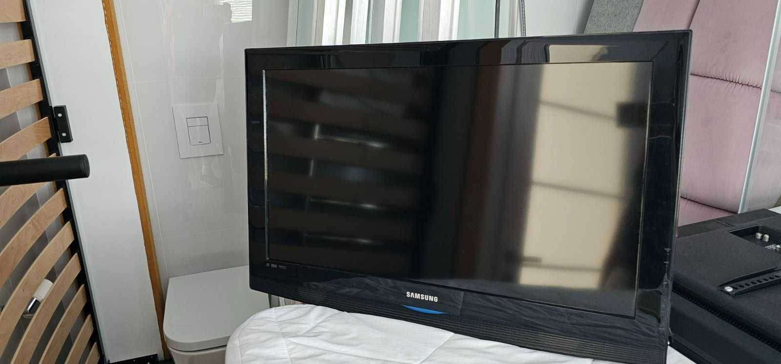 Б/в телевізор Samsung LE32B350F1W 32 дюйма