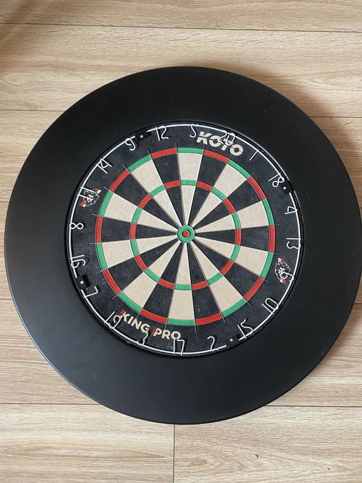 Tarcza do darta King Pro + surround + zestaw rzutków i akcesoriów