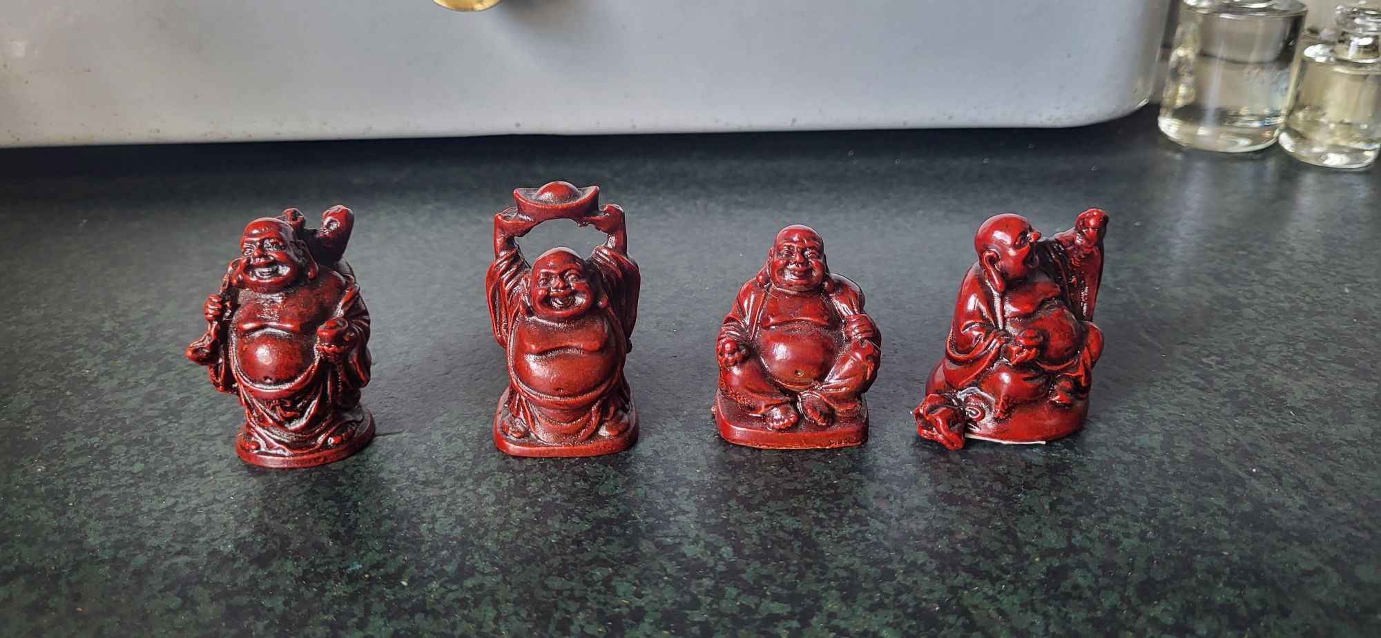 4 figurki budda przywiezione z Hong Kongu