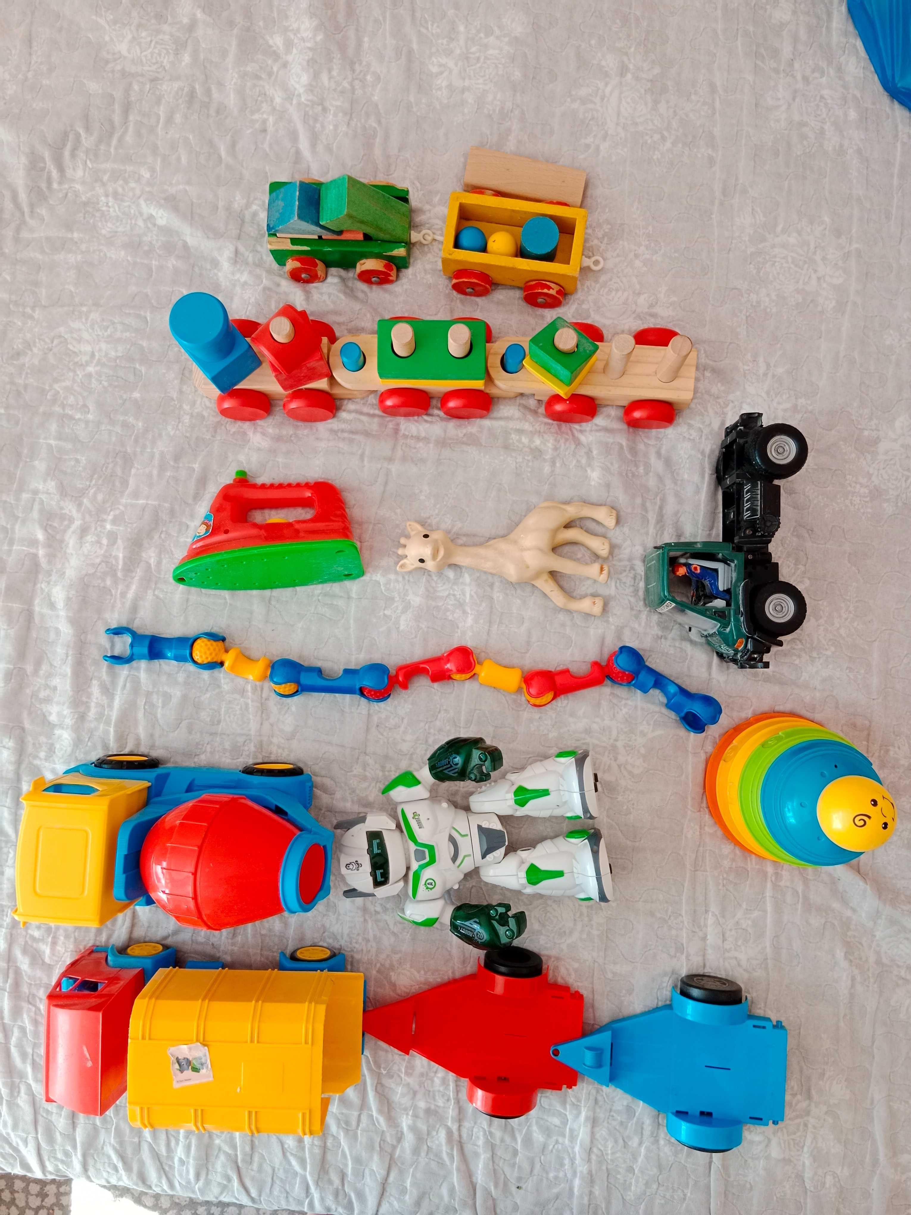 Zabawki różne robot samochód Wader drewniane klocki