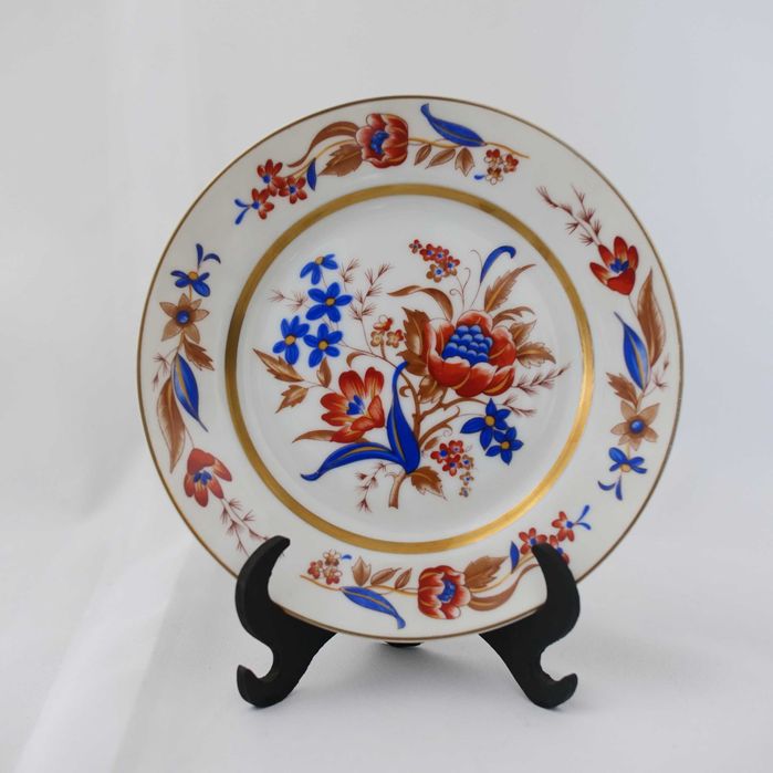 Prato com decoração Imari em porcelana portuguesa