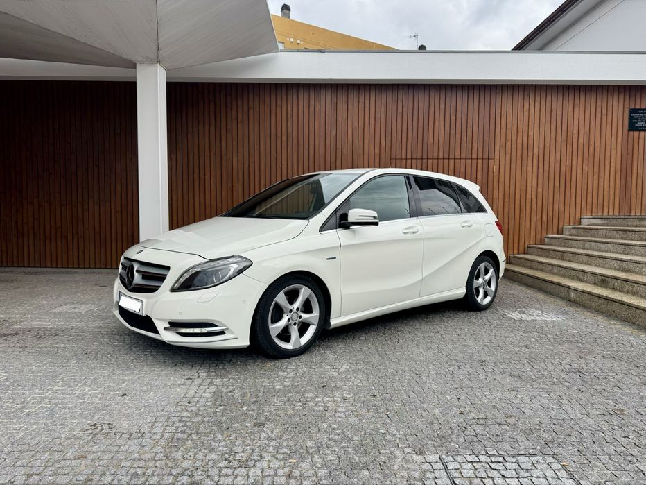 Mercedes B180 CDI BlueEFFICIENCY Sport / AMG - Desde 129€ Mês