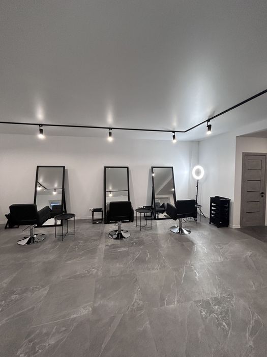 СВЕТ есть,Сдам в аренду кресло парикмахера, место для парикмахера Дафи