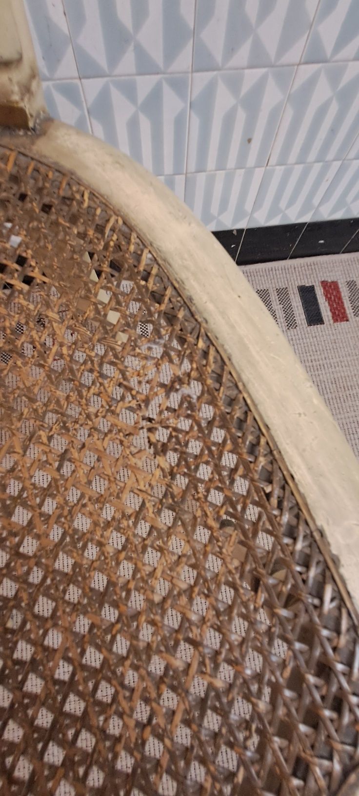 Cadeira antiga
Tem uma malha solta, de resto esta em óptimo est