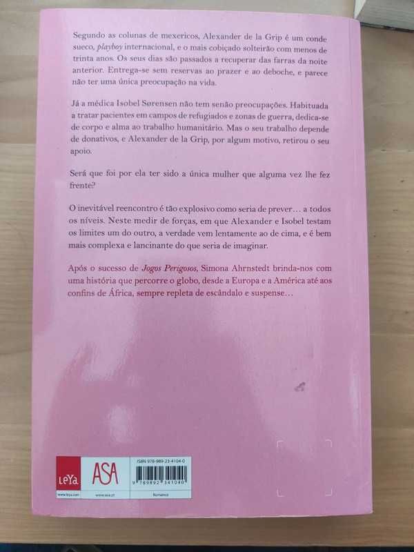 Livro - Em Queda Livre de Simona Ahrnstedt