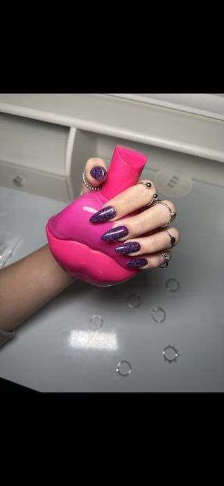 • Manicure hybrydowy • Przedłużenie paznokcii • Henna brwi I rzęsy •