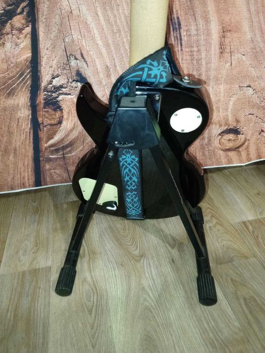 Универсальная стойка для электро гитары SOUNDKING