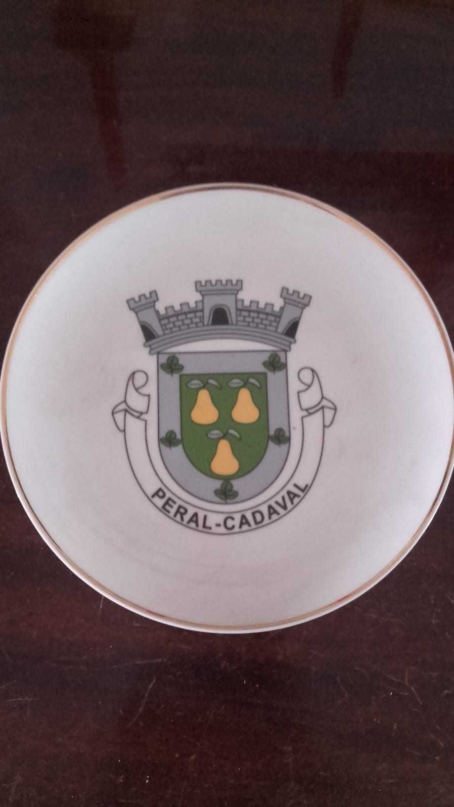 brasão da Freguesia de Peral, Cadaval: medalha, estandarte e prato
