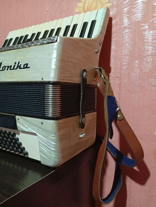 Аккордеон Monika Германия