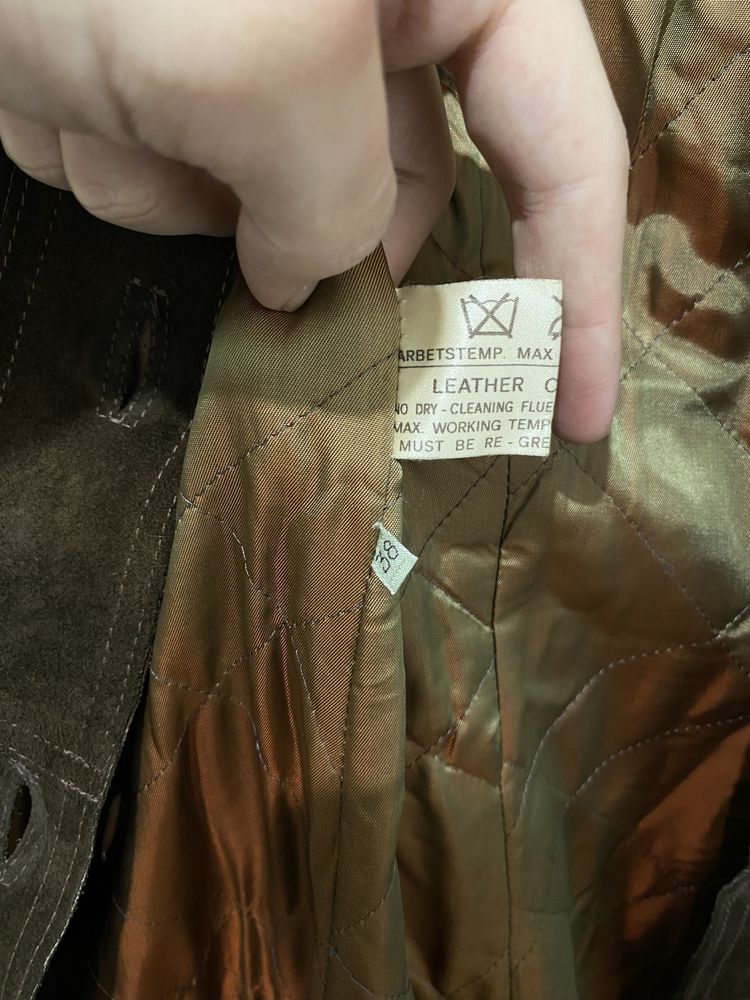 Płaszcz skórzany vintage z kołnierzem z królika