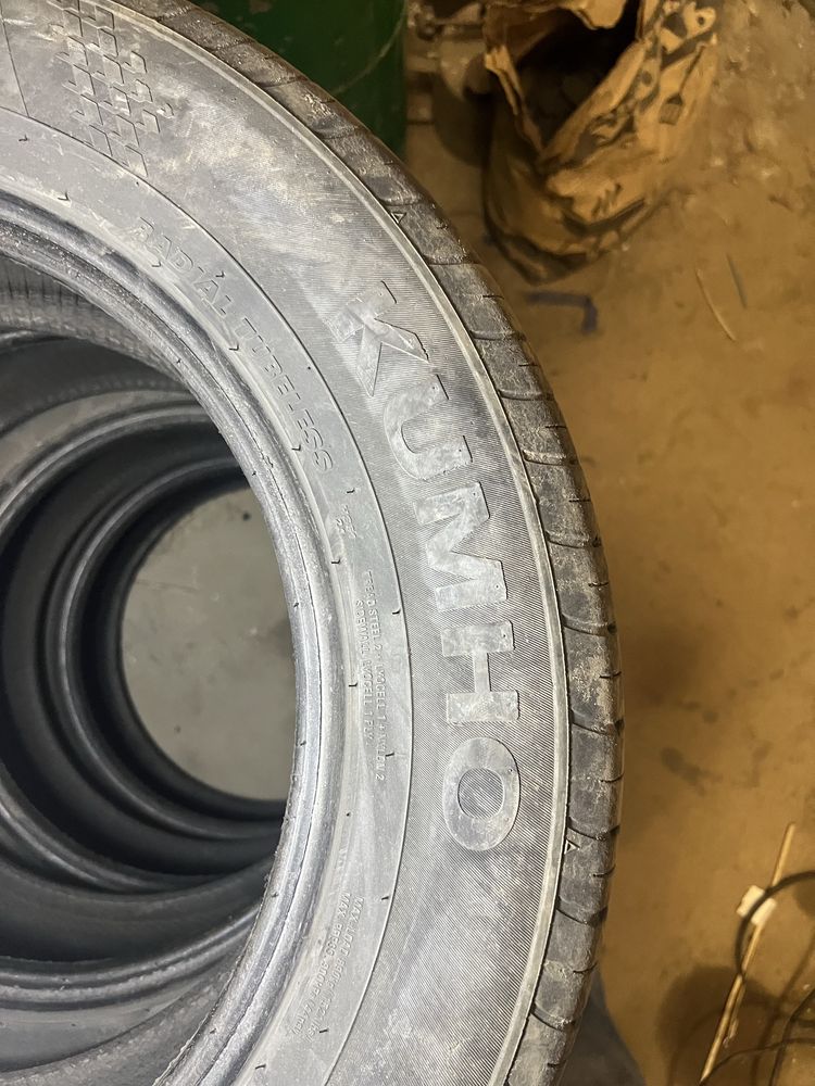 Шини Kumho Ecsta HS51 215/60 R16 95V літо