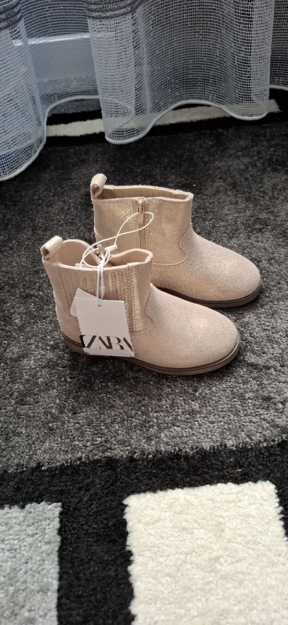 Продам нові дитячі черевики Zara 25р