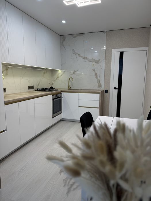 ШИКАРНА двокімнатна квартира, все залишається! Без комісії!