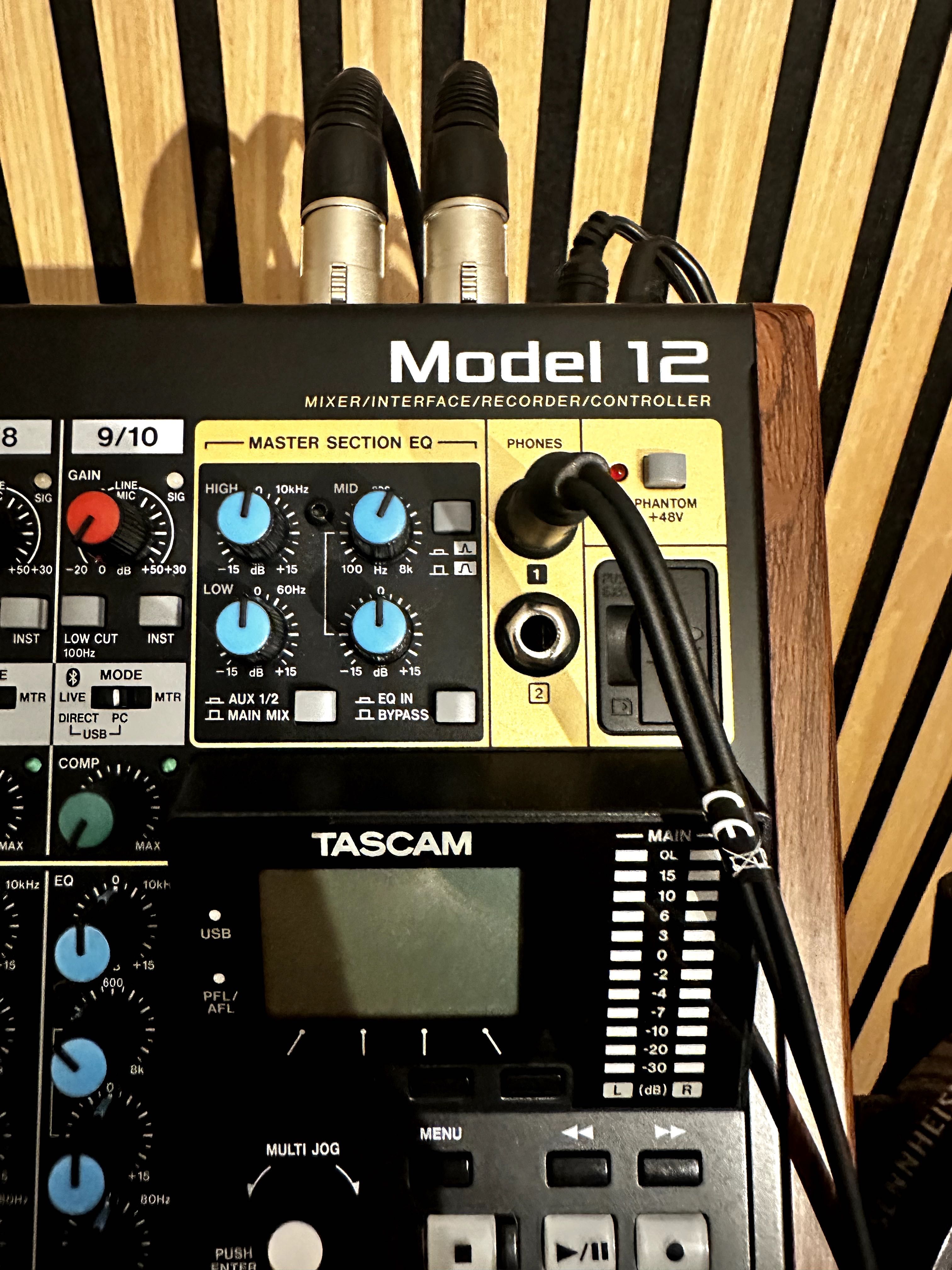 Tascam Model 12 – Mixer e Interface de Áudio