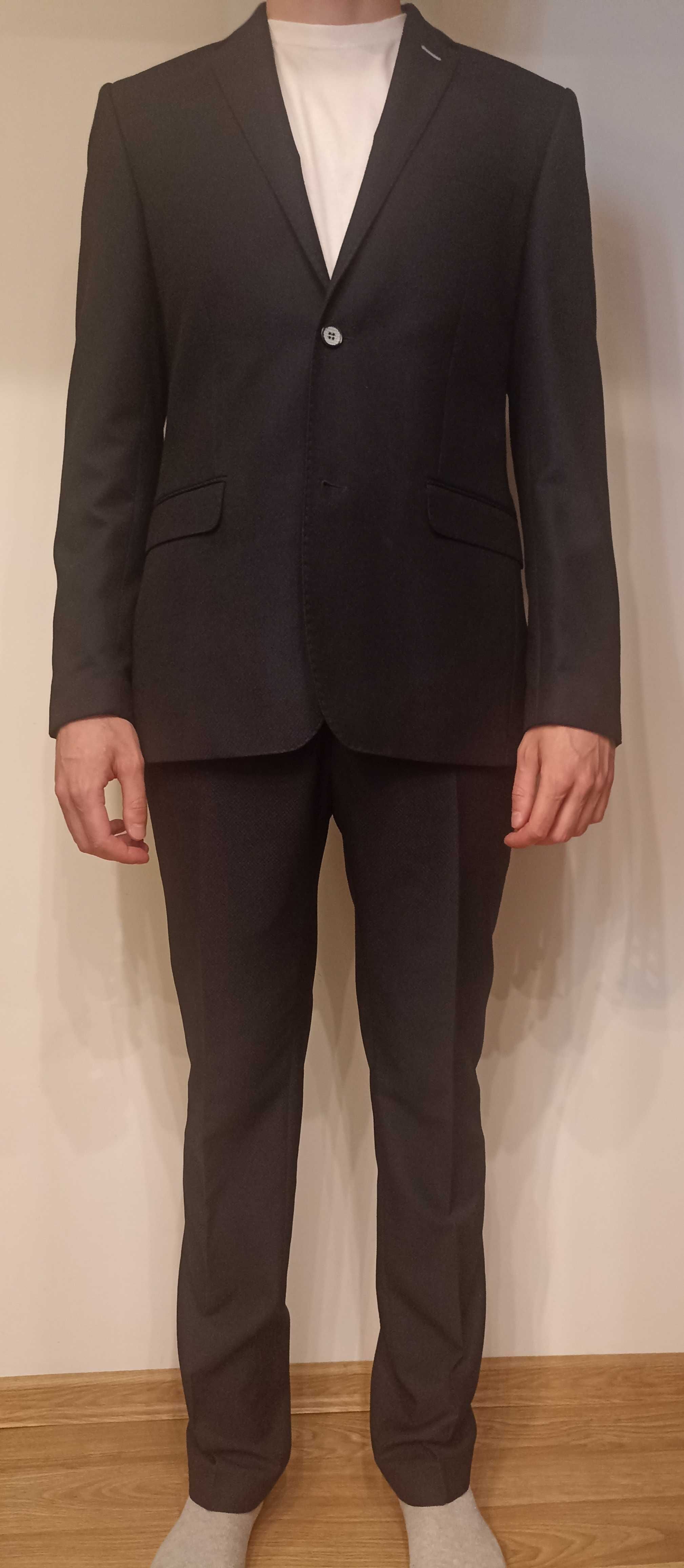 Elegancki Męski Garnitur