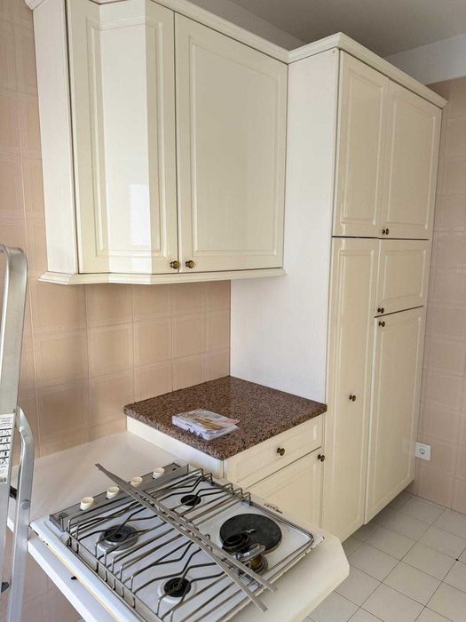 Vendo móveis de cozinha em bom estado, eletrodomésticos não incluídos.