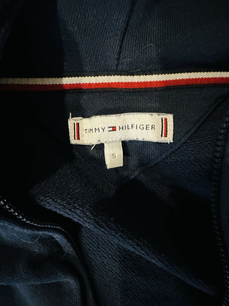 Продам костюм Tommy Hilfiger