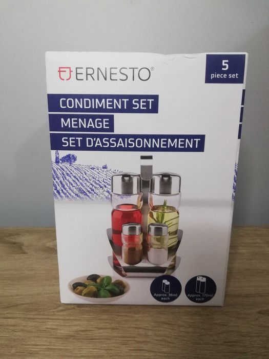 Przyprawniki w zestawie z podstawką