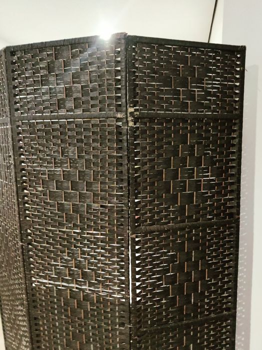 Biombo castanho escuro