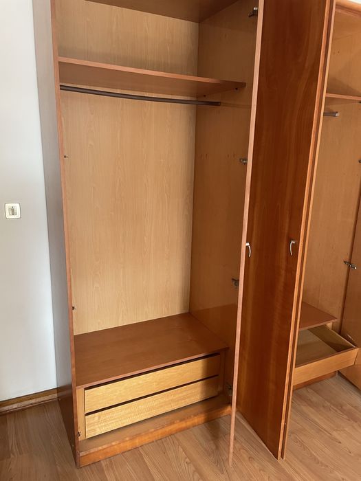 Guarda-fato todo em madeira de boa qualidade (200x60x235)!