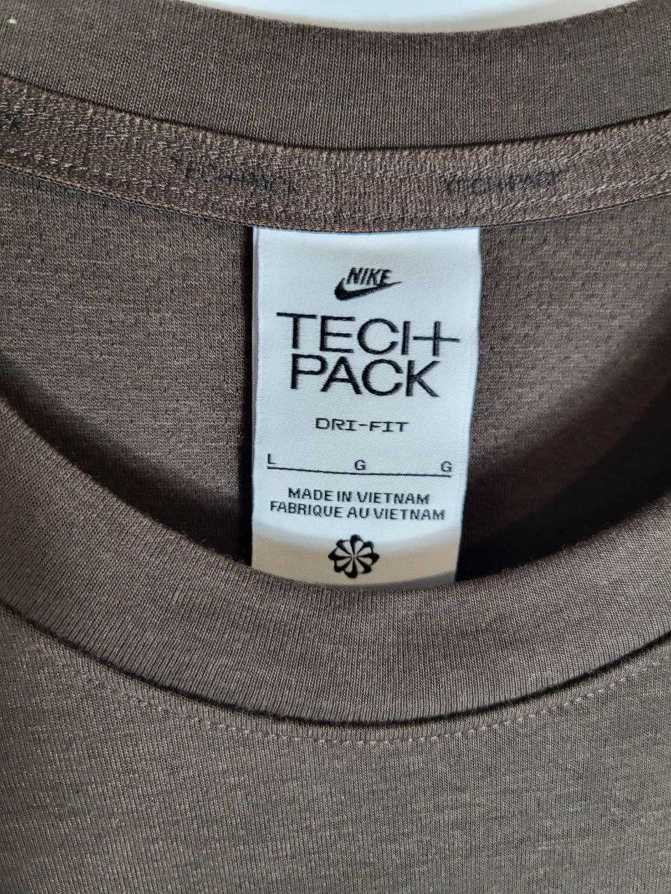 Футболки Sportswear Tech Pack Dri-Fit (размер М-XL) Крутейшая