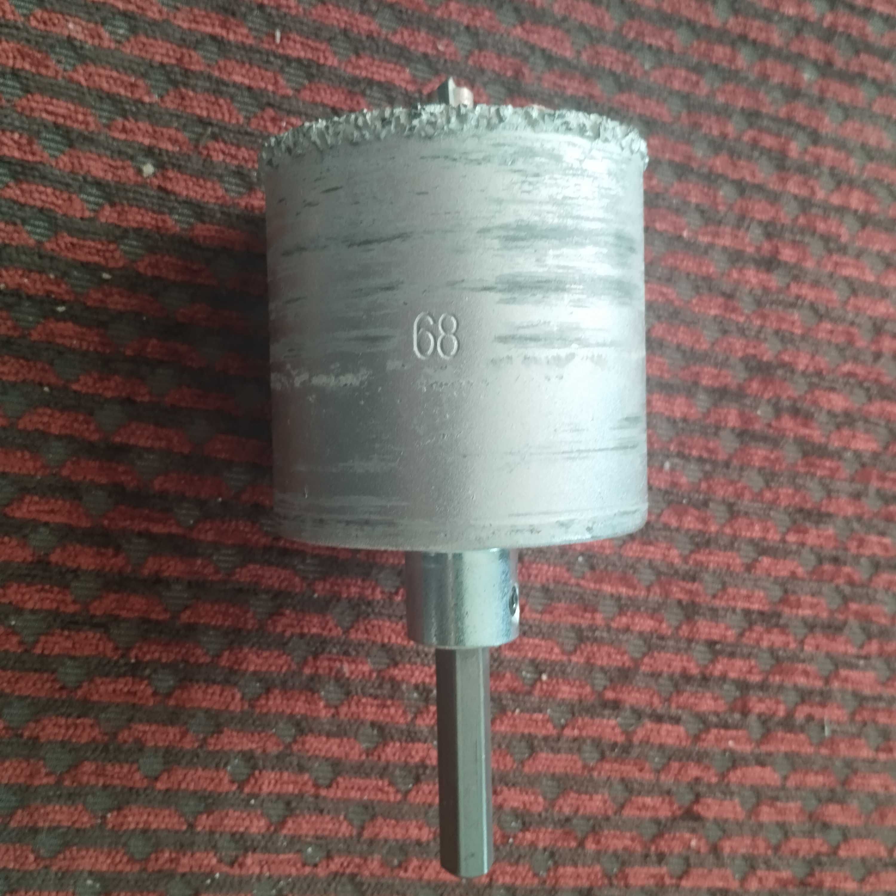 Otwornica z trzpieniem i wiertłem 68mm pod gniazdka puszki