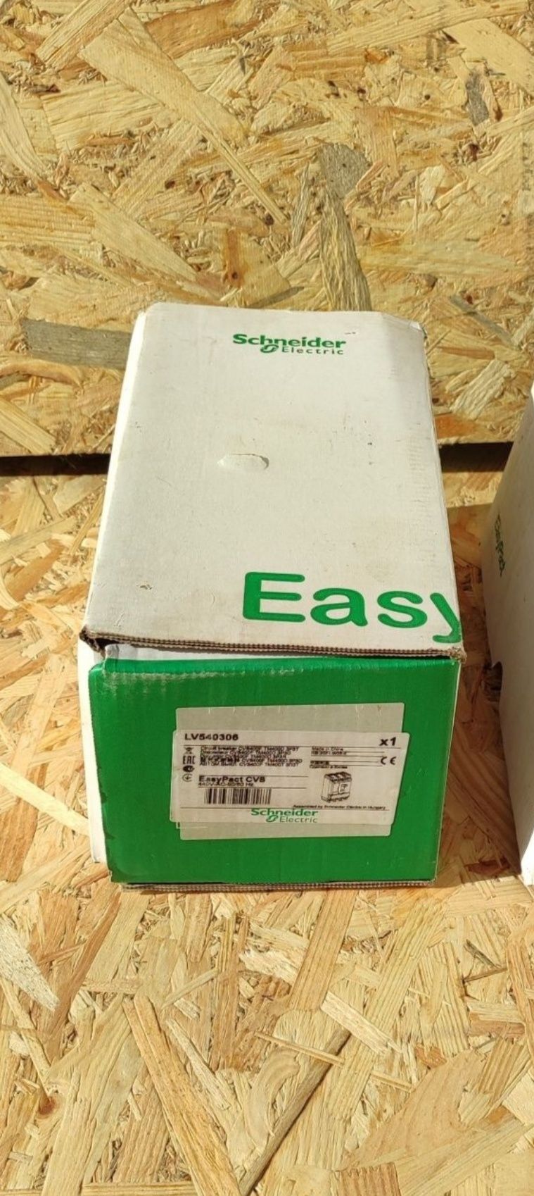 Автомат 630 А , Автоматичний вимикач CVS630F Schneider