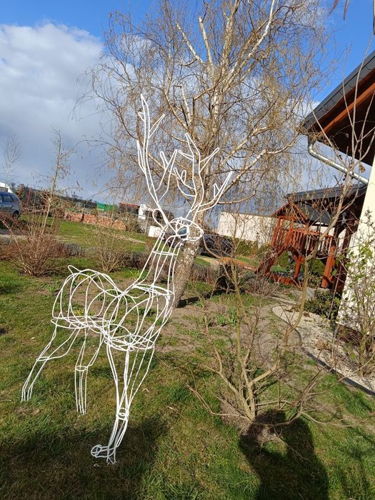 Jeleń z drutu do ogrodu