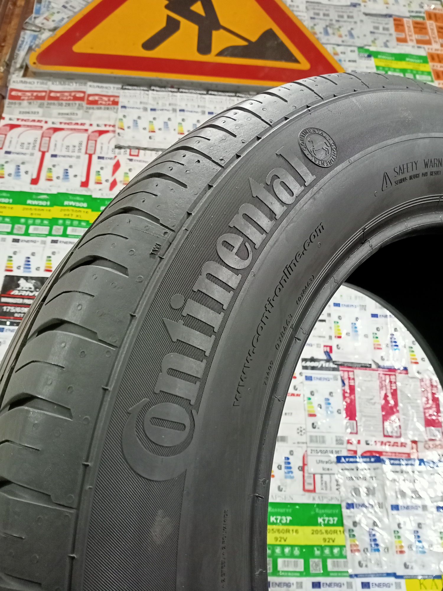 Літні шини комплект 235/60 r17 continental